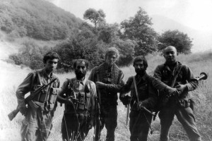 Армянский добровольческий отряд в Карабахе (из пяти человек двое русские добровольцы), 1991 год.