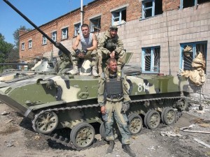 Бойцы 25-й бригады в Луганском аэропорту, июнь 2014 г.