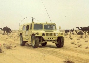 Хамер військ США в пустелі Іраку.