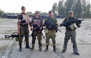 Добровольцы на аэродроме Краматорск. Отсюда начинался их путь на Саур-Могилу. Обратите внимание на камуфляж и снаряжение.